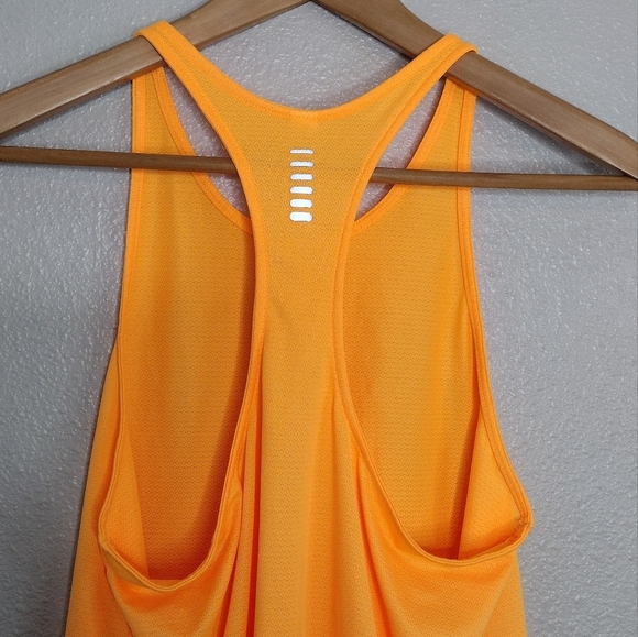 Under Armour Fitted Heat Gear Women's Active Tank Top - Picture 4 of 11